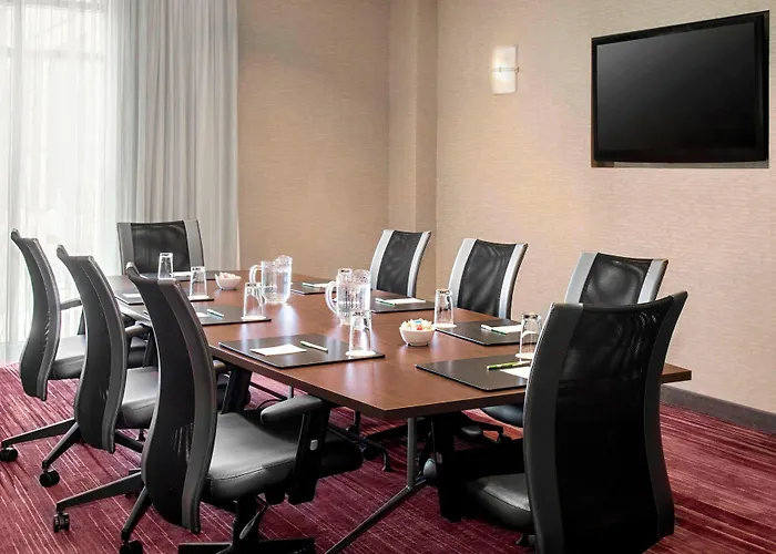 Courtyard By Marriott Newark Elizabeth