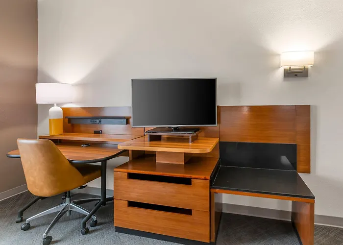 Comfort Inn & Suites Akron South