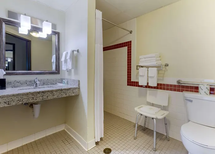 Quality Inn Oshkosh Aviation Park