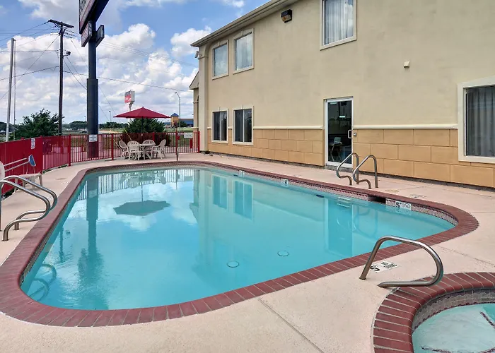 Quality Inn & Suites Terrell