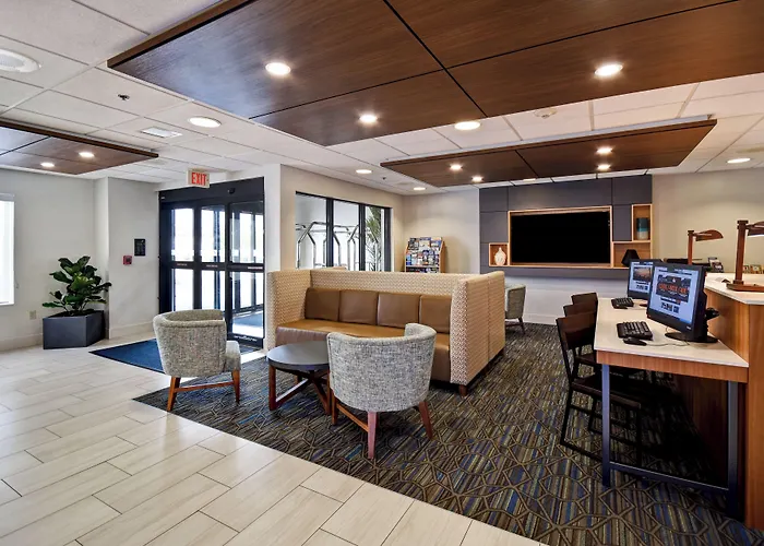 Holiday Inn Express Newport North - Middletown By Ihg