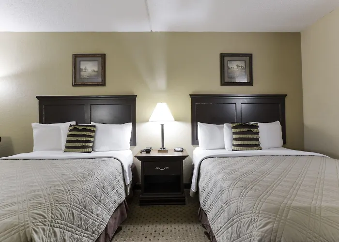 Grand View Inn & Suites