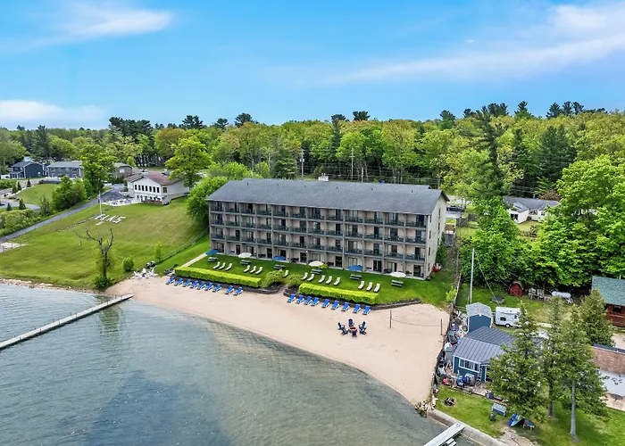 Beachfront Hotel Houghton Lake