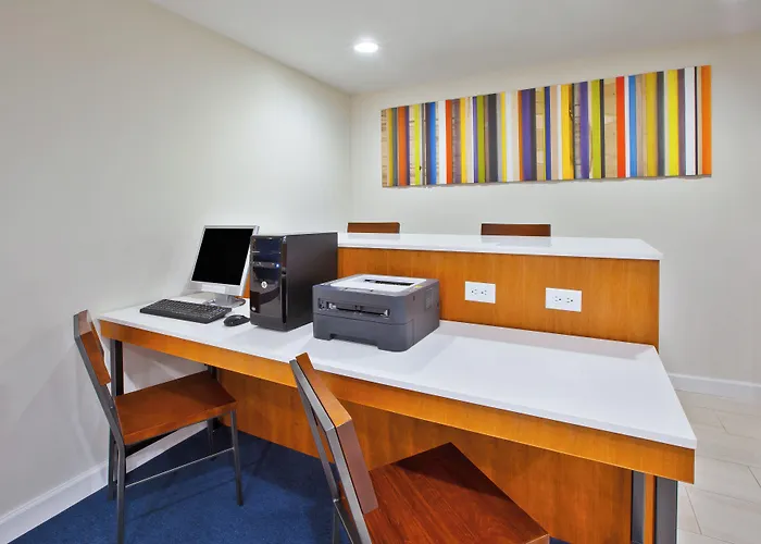Holiday Inn Express Hotel & Suites Cincinnati Northeast-Milford By Ihg