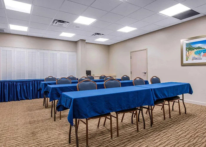 Comfort Suites Maingate East