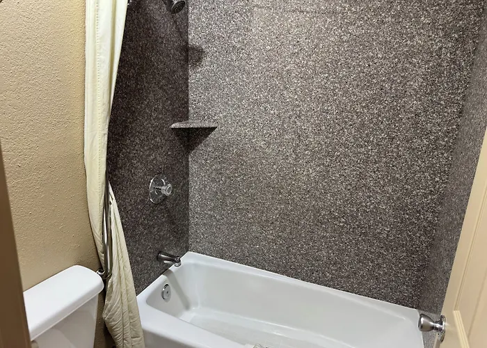 Super 8 By Wyndham Tulsa - Route 66