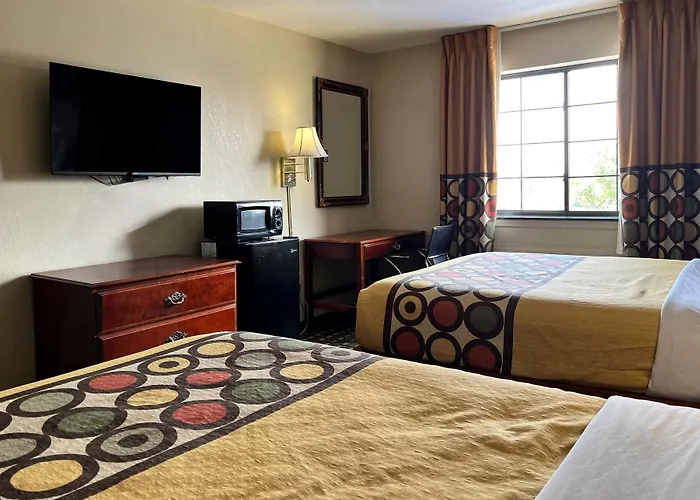 Super 8 By Wyndham Madison In
