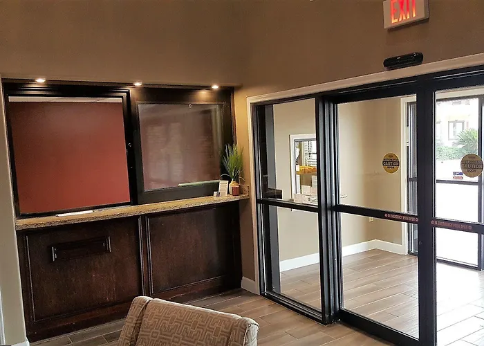 Red Roof Inn & Suites Houston - Humble/Iah Airport