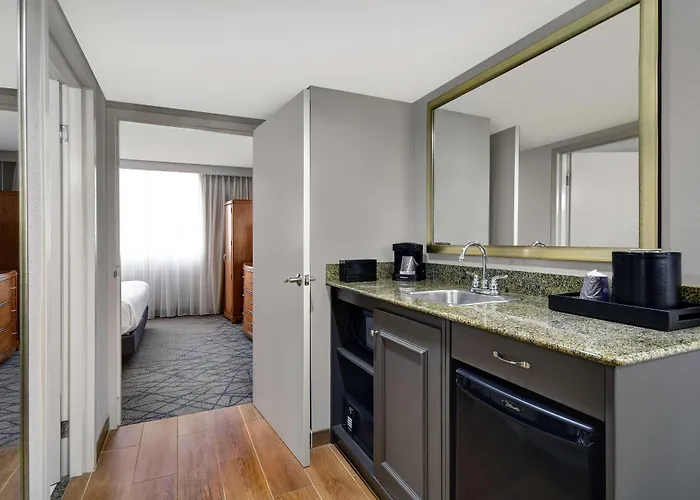 Embassy Suites By Hilton Detroit - Livonia/Novi