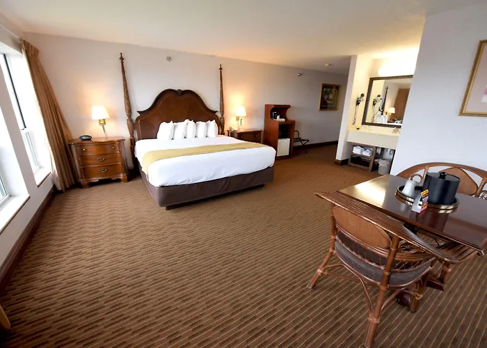 Crown Choice Inn & Suites Lakeview And Waterpark