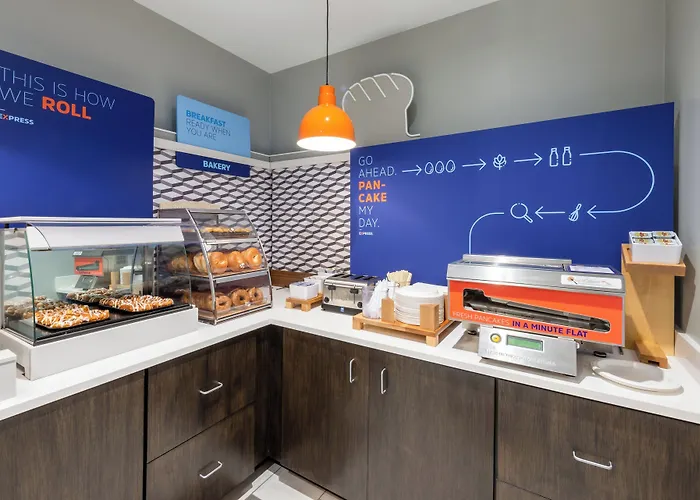 Holiday Inn Express State College At Williamsburg Square By Ihg