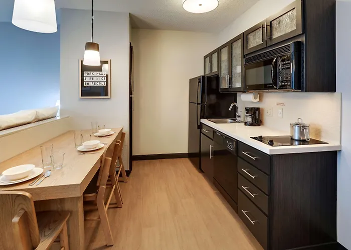Sonesta Simply Suites Miami Airport Doral