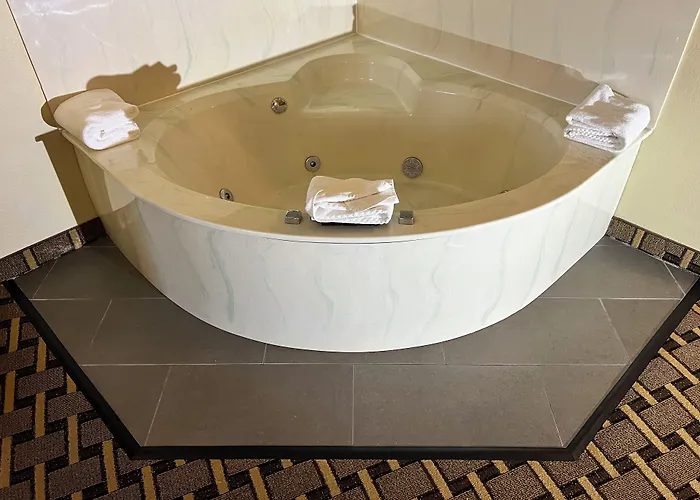 Quality Inn & Suites East Troy I-43