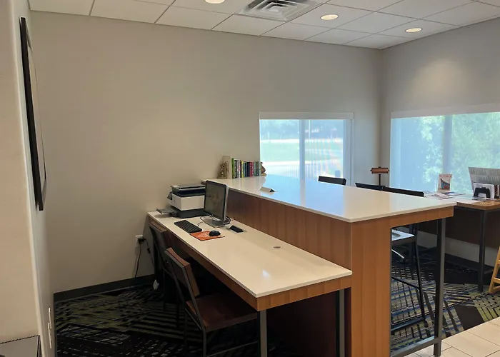 Holiday Inn Express Hotel & Suites Beatrice By Ihg