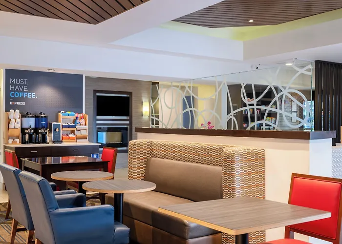 Holiday Inn Express & Suites Chicago-Libertyville By Ihg