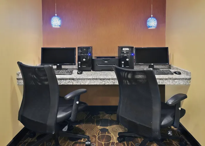 Holiday Inn Express Hotel & Suites Colby By Ihg