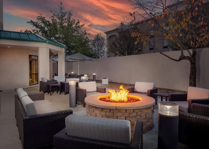 Courtyard By Marriott Dayton North