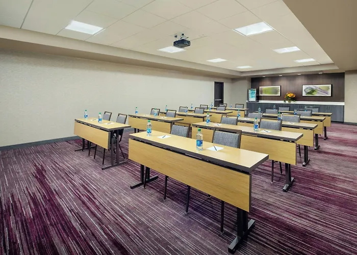 Courtyard By Marriott Dayton North