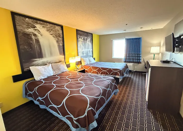 Super 8 By Wyndham Reedsburg