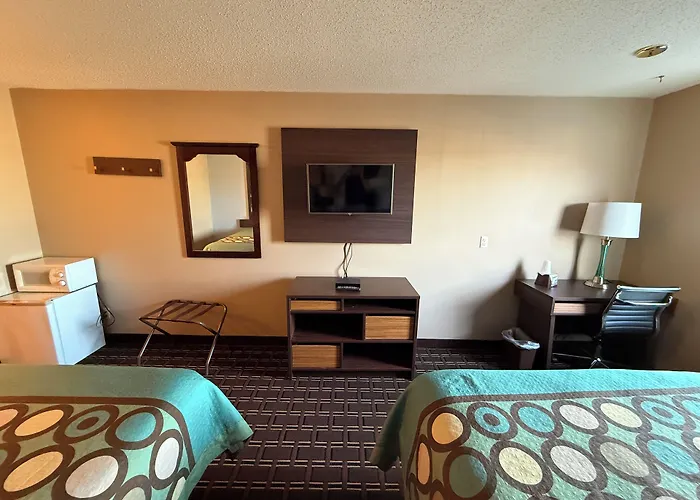 Super 8 By Wyndham Reedsburg