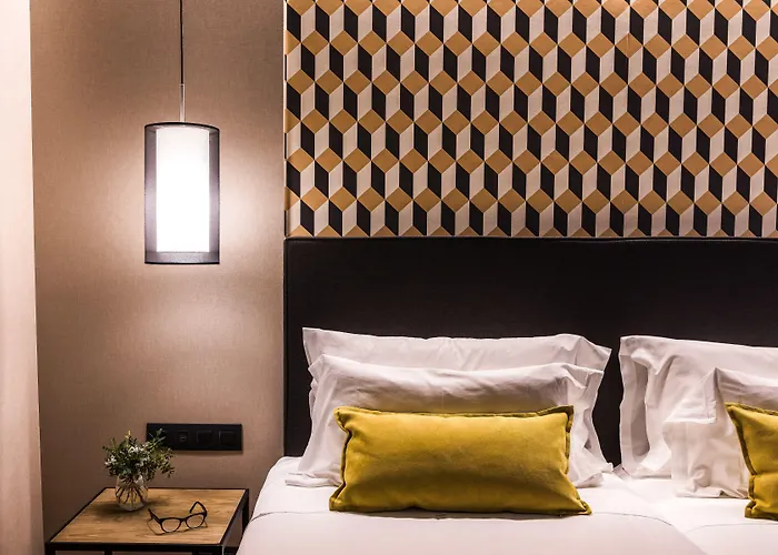 Up Rooms Vic Hotel