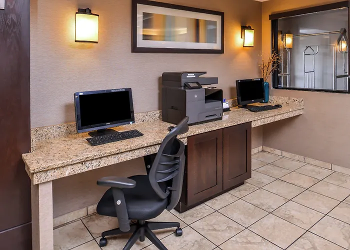 Holiday Inn Express & Suites Topeka West I-70 Wanamaker By Ihg