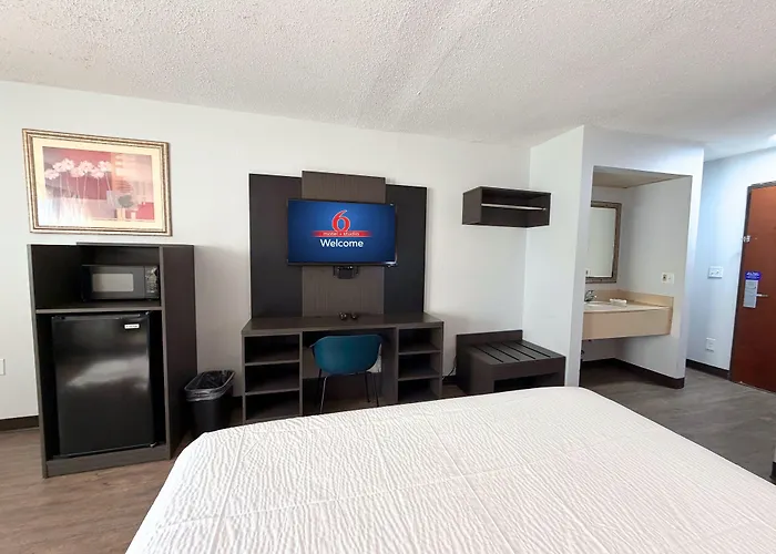 Motel 6 Elkhart, In