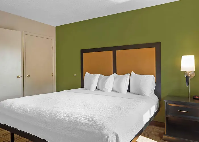 Extended Stay America Suites - Chicago - Lombard - Yorktown Center
