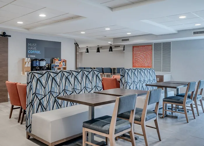 Holiday Inn Express & Suites Wadsworth By Ihg
