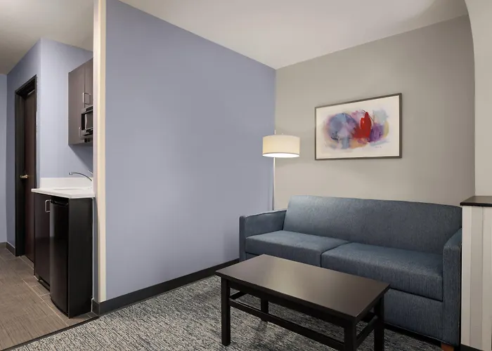 Garner Hotel Topeka West By Ihg