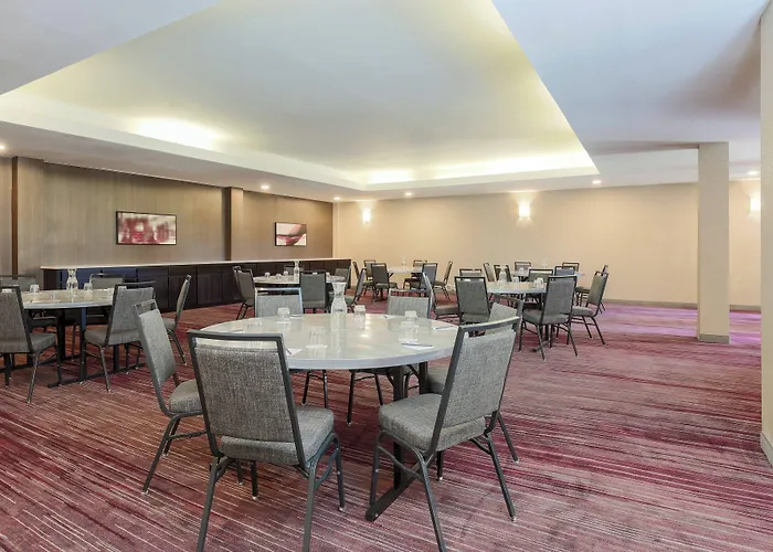 Courtyard By Marriott Monroe Airport