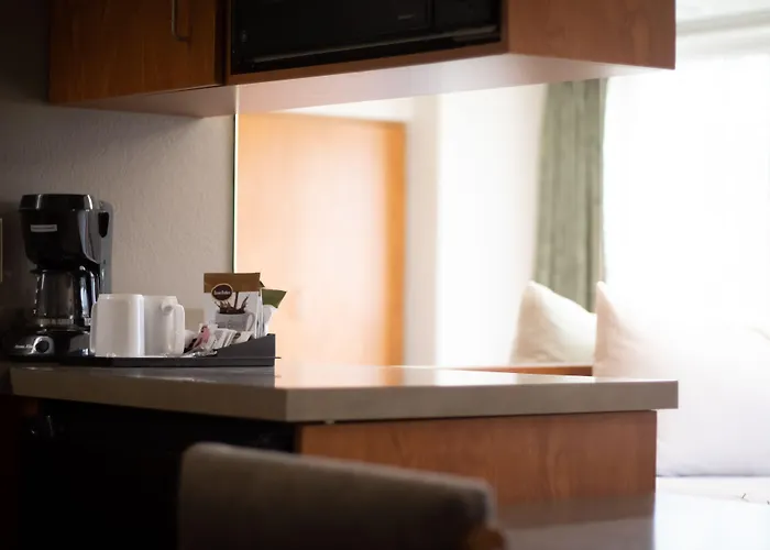 Monument Inn & Suites