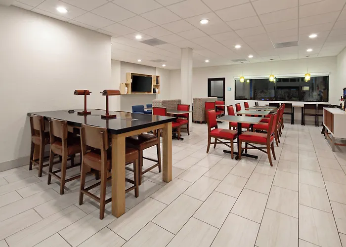 Holiday Inn Express & Suites Rancho Mirage - Palm Spgs Area By Ihg
