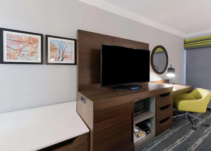 Hampton Inn & Suites Chicago-Hoffman Estates