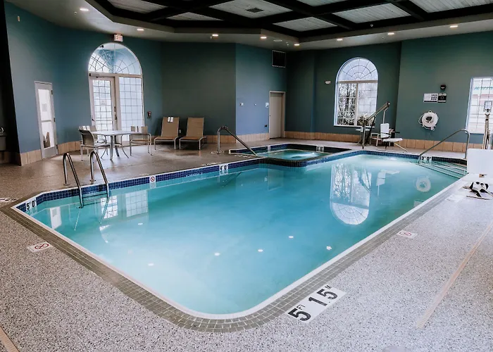 Holiday Inn Express Hotel & Suites Oshkosh - State Route 41 By Ihg