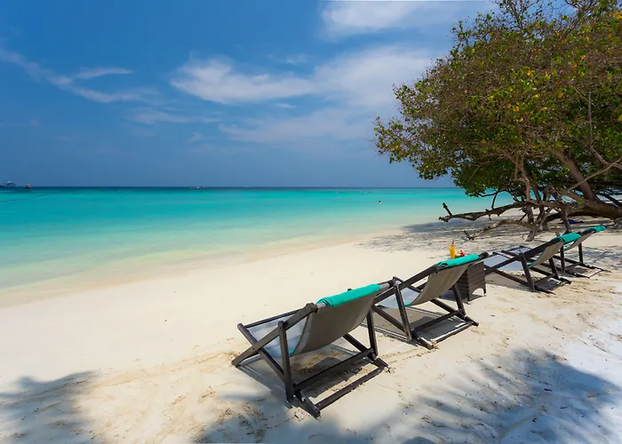 Phi Phi Holiday Resort, Leam Tong Beach