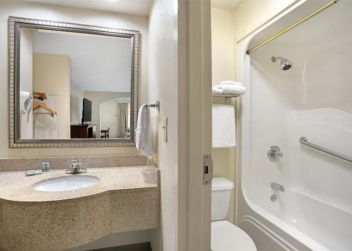 Best Western Inn & Suites Monroe