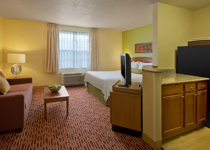 Birch Hills Suites - Blue Ash
