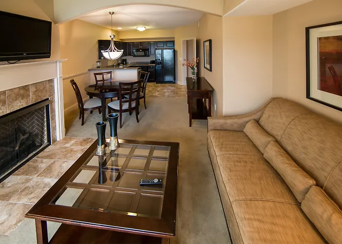 Lodge Of Four Seasons Golf Resort, Marina & Spa