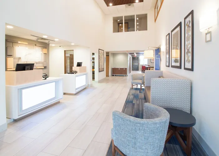 Holiday Inn Express & Suites - Worthington By Ihg