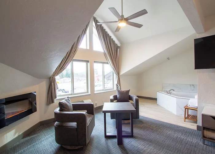 Sandpoint Hotel & Suites Downtown