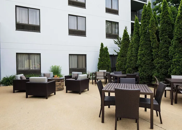 Courtyard By Marriott Portsmouth