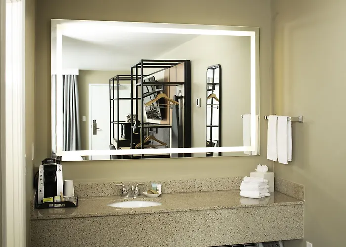 Waypoint Hotel