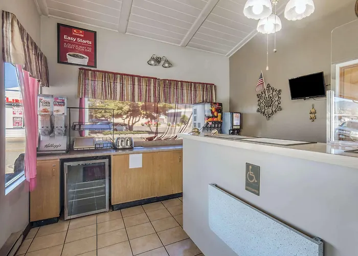 Econo Lodge Inn & Suites Yreka