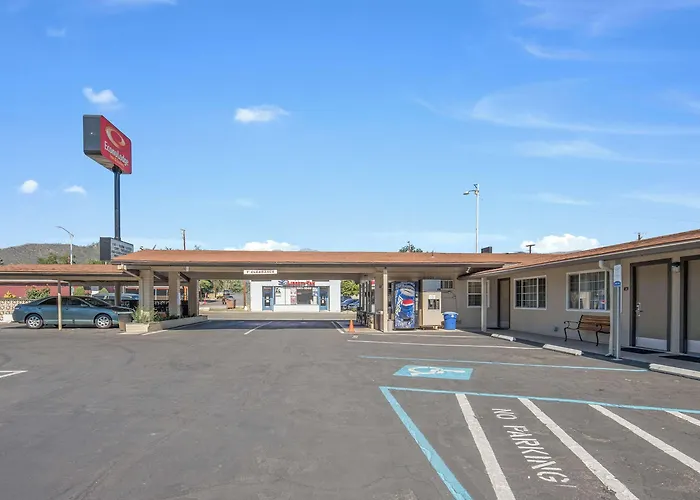 Econo Lodge Inn & Suites Yreka