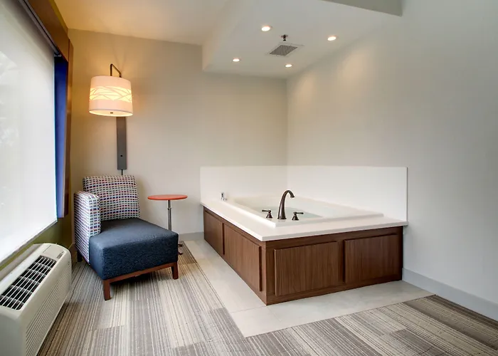 Holiday Inn Express & Suites Aurora - Naperville By Ihg