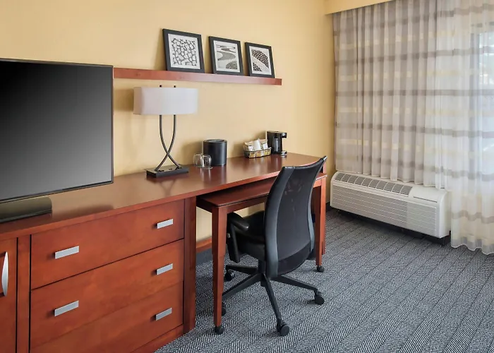 Courtyard By Marriott Mt. Laurel