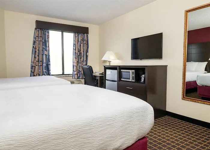 Baymont Inn & Suites By Wyndham Mukwonago