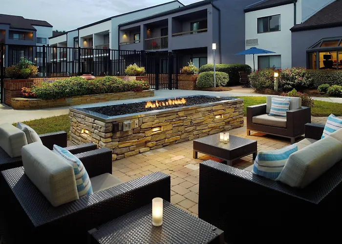 Courtyard By Marriott Raleigh Midtown