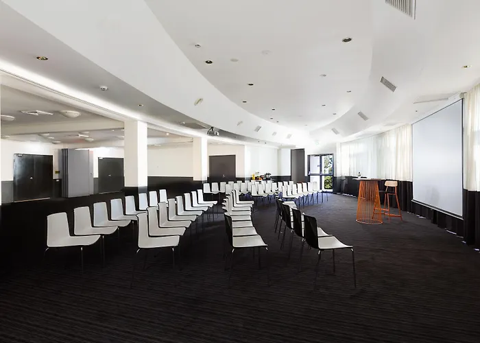 Atura Albury
